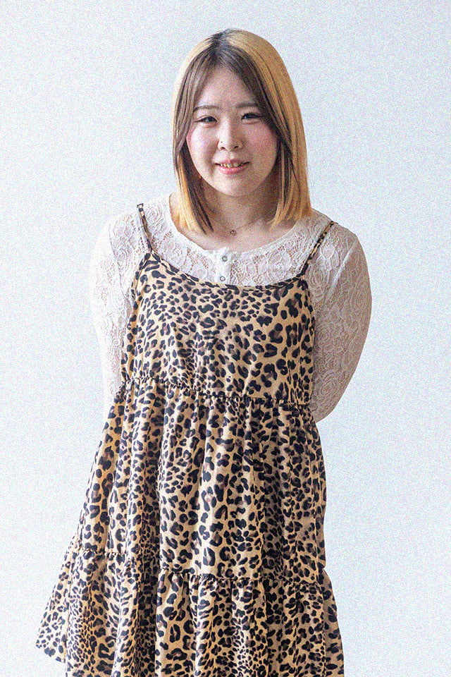 アシスタント　友部　さくら
